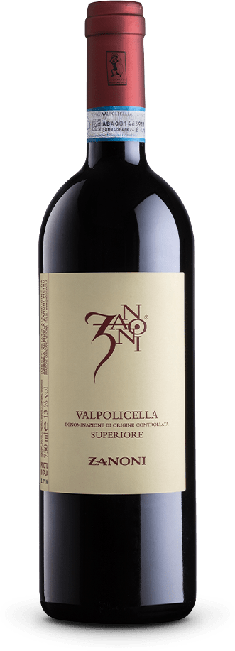 Fare un vino interessante, dal profilo aromatico e gustativo variegato, non impegnativo ma lontano dalla “beva facile”, nel rispetto delle varietà della Valpolicella, questo è il filo rosso che ci guida per interpretare al meglio questo volto della Valpolicella talvolta ingiustamente poco valorizzato. Dunque dare dignità e spazio al vino che in passato per tanto tempo ha rappresentato la storia e la tradizione della nostra terra. Nasce da queste premesse il nostro Valpolicella d.o.c., dalla struttura snella ma pieno ed equilibrato, di buona consistenza, fragrante da giovane ed in grado di evolvere in una piacevole complessità per alcuni anni.